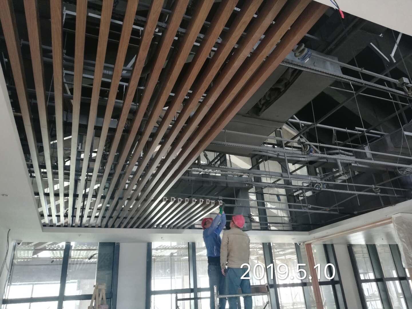 洋房屋顶铝合金格栅图片 洋房屋顶铝合金格栅图片高清