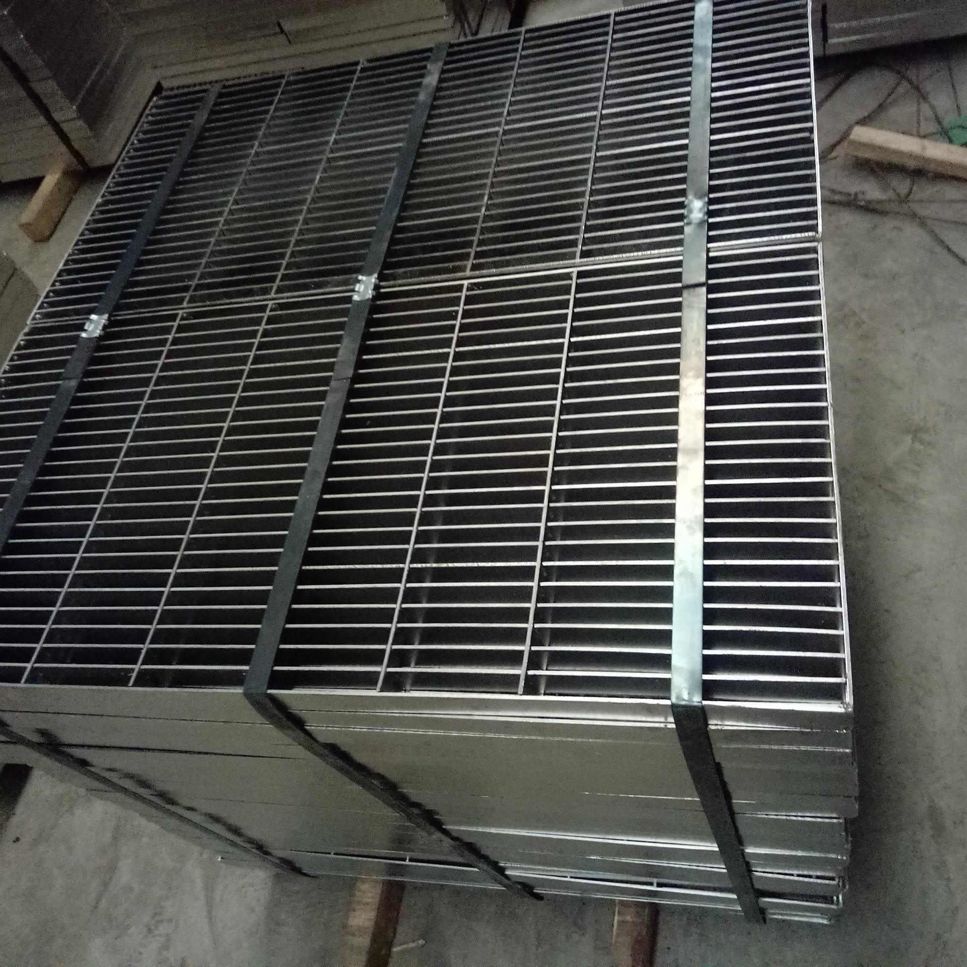 广东石油化工钢格栅踏步板 广东石油化工钢格栅踏步板厂家电话