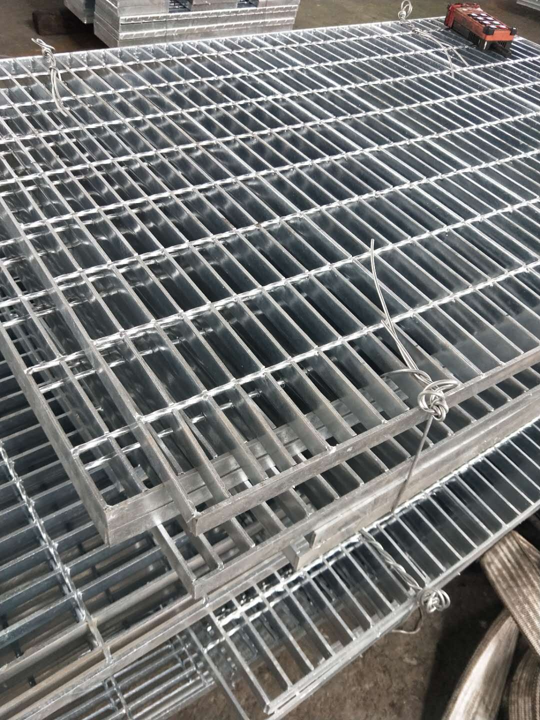 钢格栅踏步板T4型使用什么螺栓 