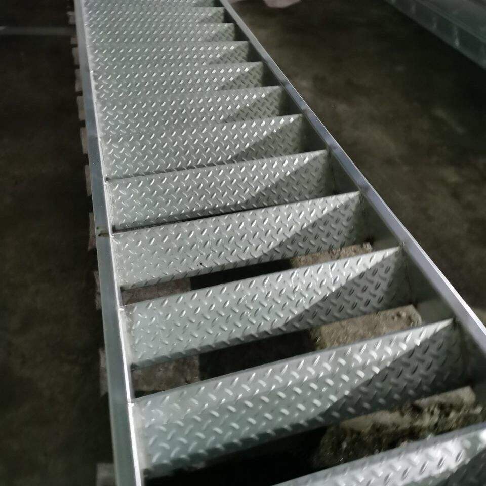 防滑钢格栅板踏步 踏步格栅板规格型号