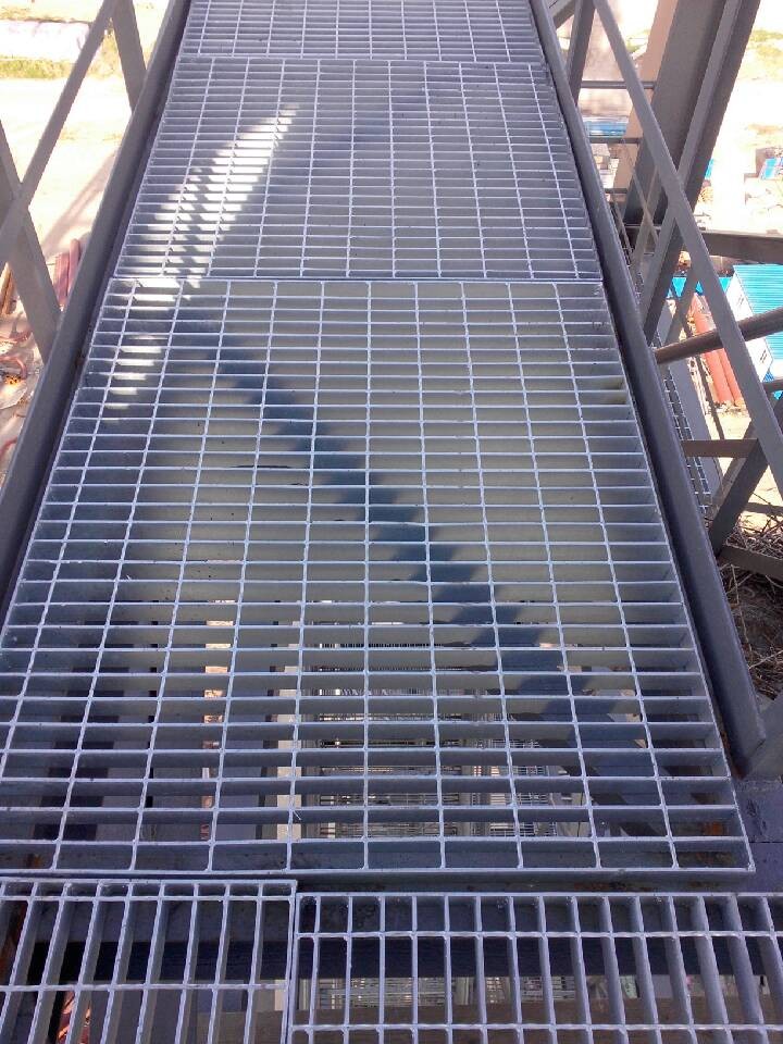泰州踏步格栅板作用 格栅踏步板理论重量表 标准