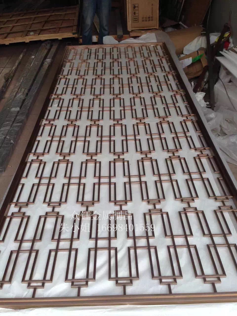 铝合金格栅屏风安装 铝合金格栅屏风安装视频教程