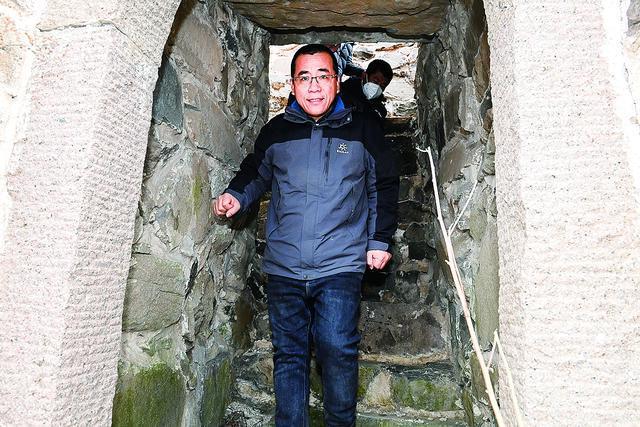 铝合金格栅暗门安装视频 铝合金格栅暗门安装视频教学