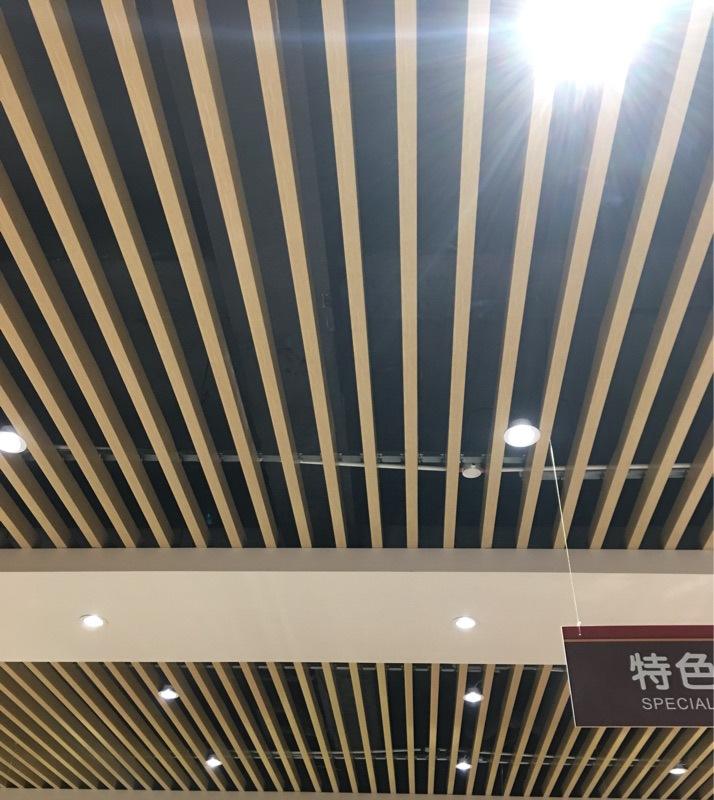 香槟金色铝合金格栅吊顶 香槟金色铝塑板吊顶效果图